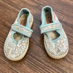 Cienta Size 22 Light Blue & White Floral Mary Janes